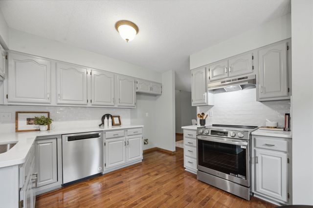 1515 S Spring Hollow Cir, Wichita, KS 67230