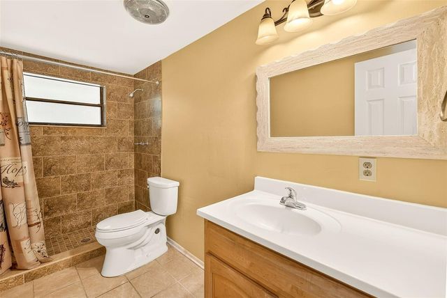 228 SKYWOOD DRIVE, Valrico, FL 33594