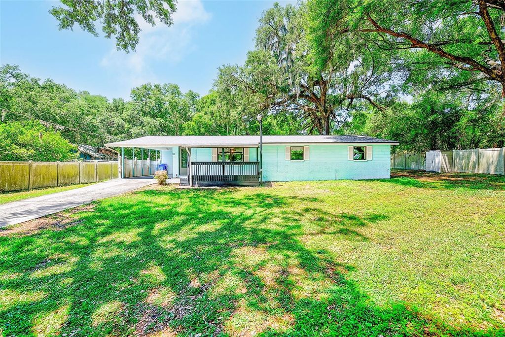 Image 1 of property listing at 228 SKYWOOD DRIVE, Valrico, FL 33594