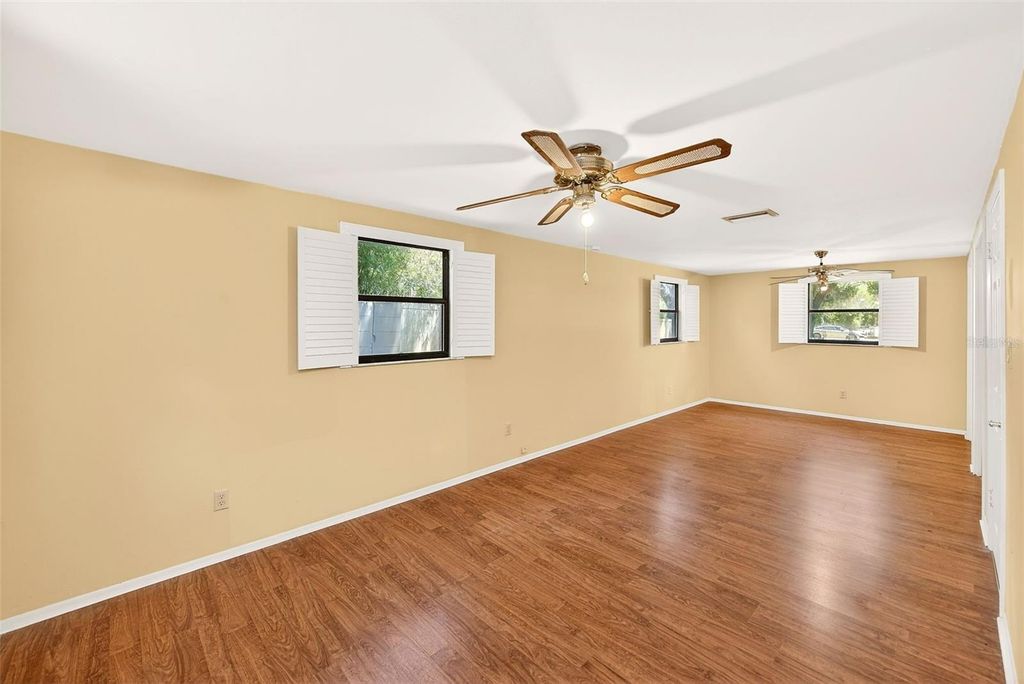 Image 22 of property listing at 228 SKYWOOD DRIVE, Valrico, FL 33594