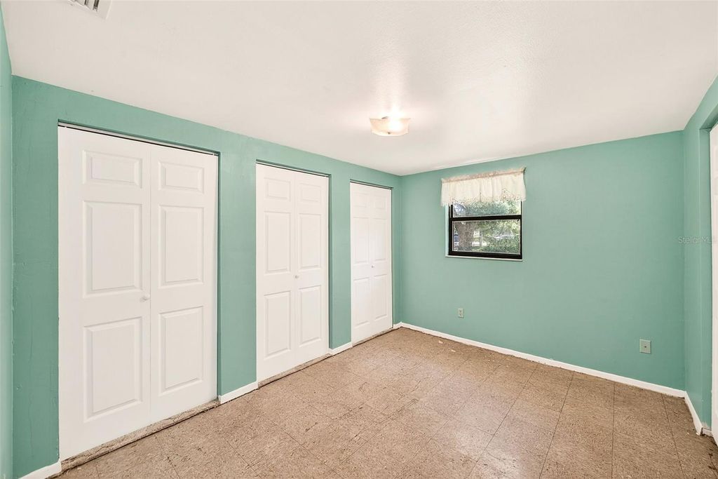 Image 27 of property listing at 228 SKYWOOD DRIVE, Valrico, FL 33594