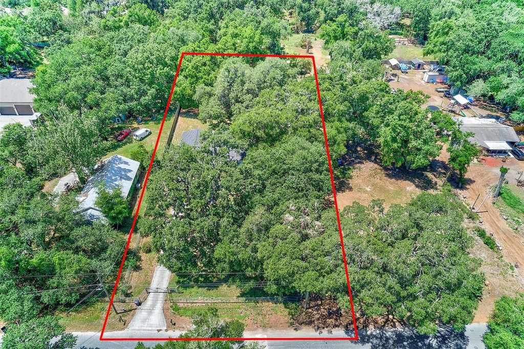 Image 44 of property listing at 228 SKYWOOD DRIVE, Valrico, FL 33594