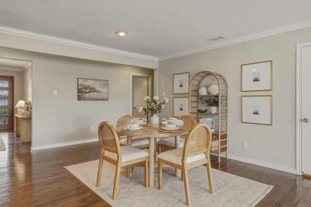 6338 Town Hill Lane, Dallas, TX 75214