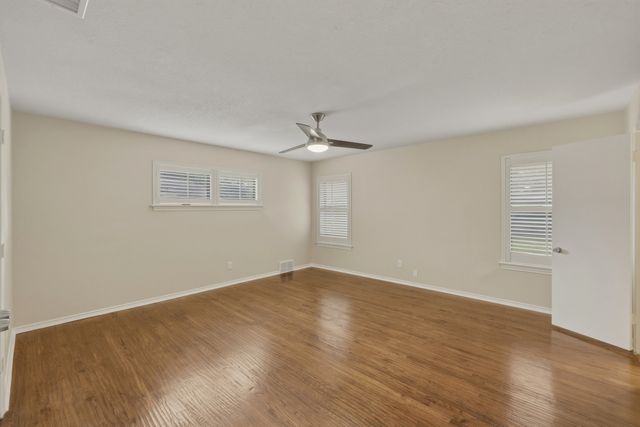 6338 Town Hill Lane, Dallas, TX 75214