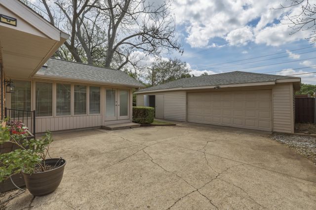 6338 Town Hill Lane, Dallas, TX 75214