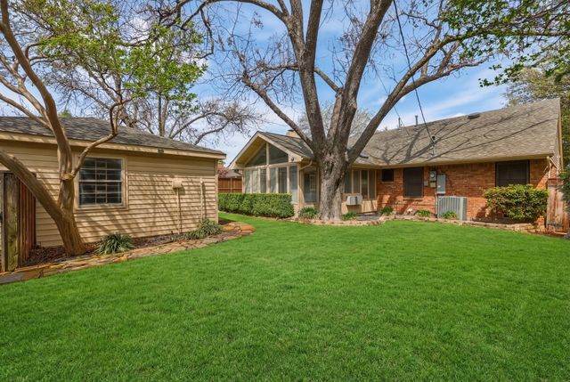 6338 Town Hill Lane, Dallas, TX 75214