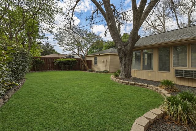 6338 Town Hill Lane, Dallas, TX 75214