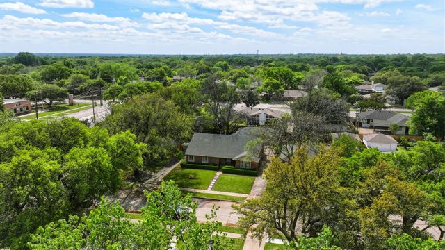 6338 Town Hill Lane, Dallas, TX 75214