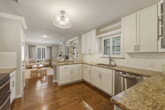 6338 Town Hill Lane, Dallas, TX 75214