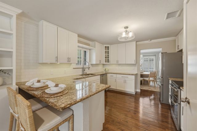 6338 Town Hill Lane, Dallas, TX 75214