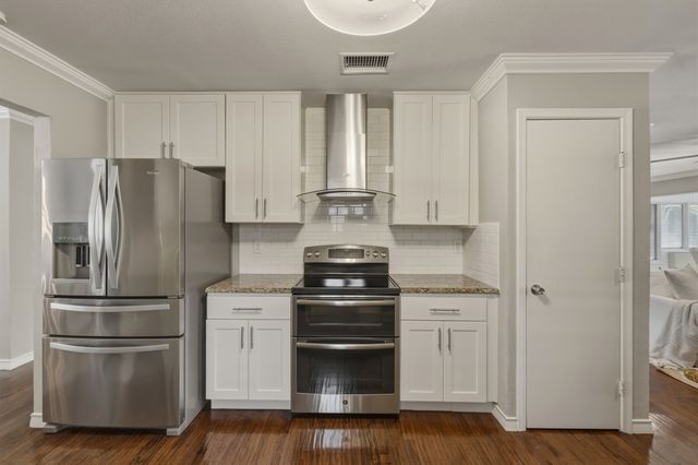 6338 Town Hill Lane, Dallas, TX 75214