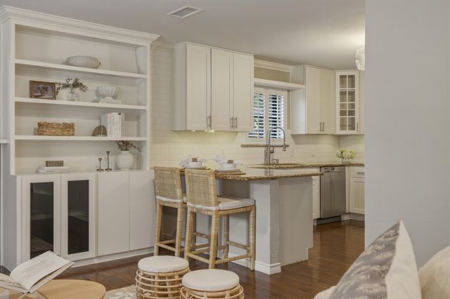 6338 Town Hill Lane, Dallas, TX 75214