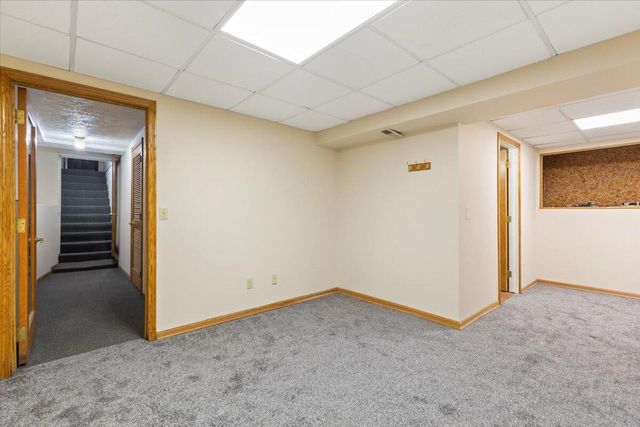 22143 HACKBERRY Road, Council Bluffs, IA 51503