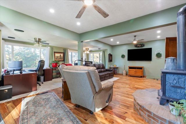 22143 HACKBERRY Road, Council Bluffs, IA 51503