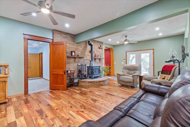 22143 HACKBERRY Road, Council Bluffs, IA 51503