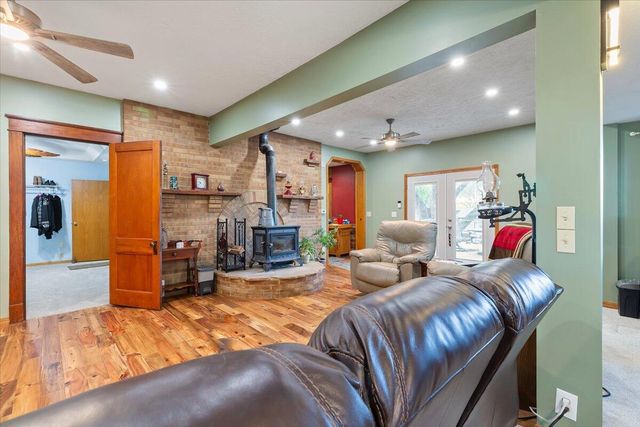 22143 HACKBERRY Road, Council Bluffs, IA 51503