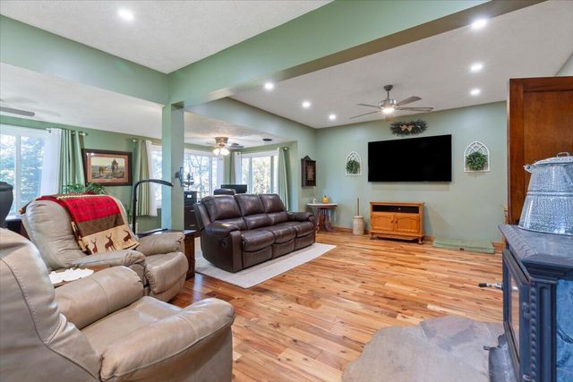 22143 HACKBERRY Road, Council Bluffs, IA 51503