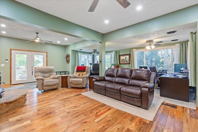 22143 HACKBERRY Road, Council Bluffs, IA 51503