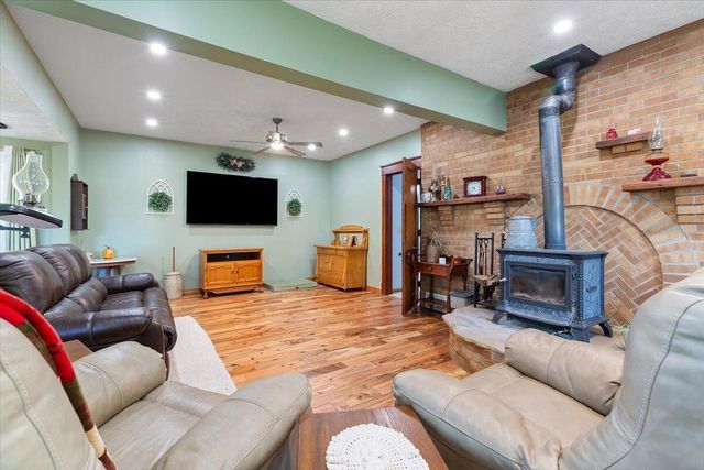 22143 HACKBERRY Road, Council Bluffs, IA 51503