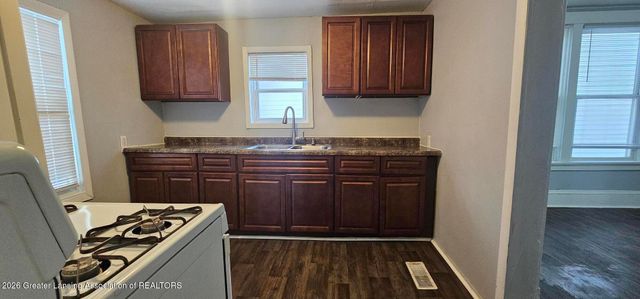 921 N Sycamore Street, Lansing, MI 48906