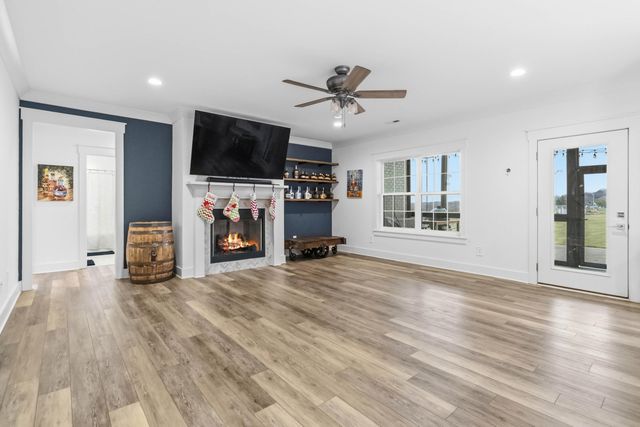 300 Prestwick Circle, Richmond, KY 40475