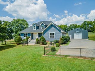 1056 S Cross Bridges Rd, Mount Pleasant, TN 38474