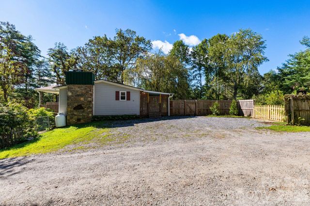 38 Mountainberry Lane, Fairview, NC 28730