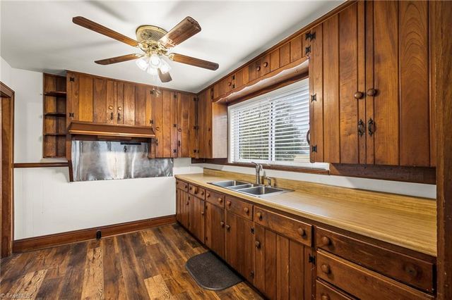 1001 W Clemmonsville Road, Winston-salem, NC 27127