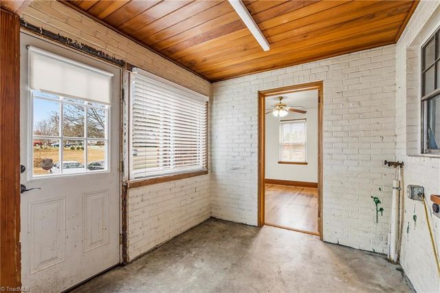 1001 W Clemmonsville Road, Winston-salem, NC 27127