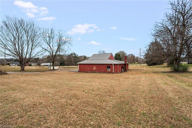 1001 W Clemmonsville Road, Winston-salem, NC 27127