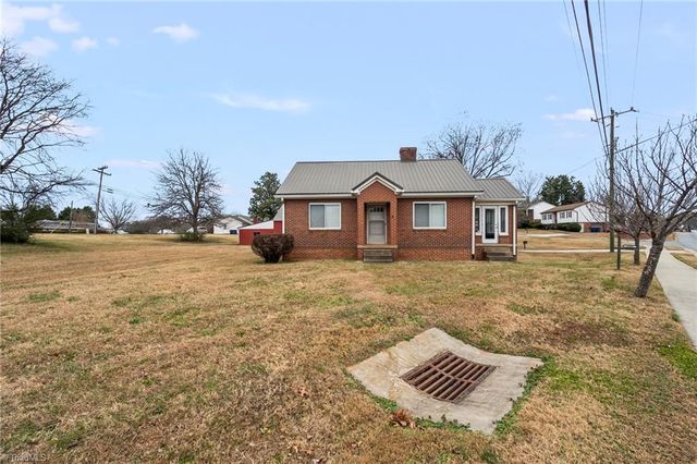 1001 W Clemmonsville Road, Winston-salem, NC 27127