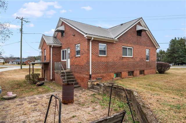 1001 W Clemmonsville Road, Winston-salem, NC 27127