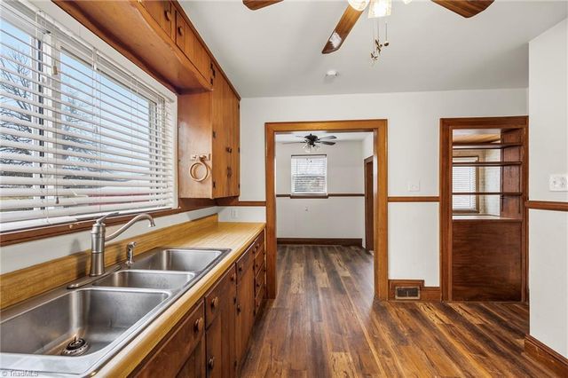 1001 W Clemmonsville Road, Winston-salem, NC 27127