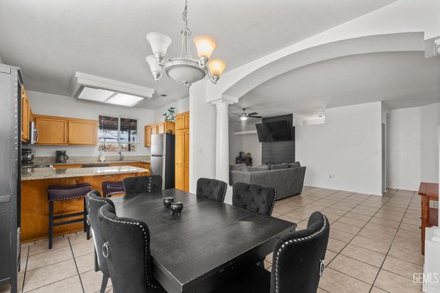 10808 Tivoli Court, Bakersfield, CA 93311