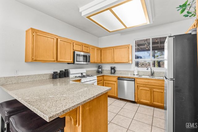 10808 Tivoli Court, Bakersfield, CA 93311