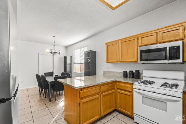 10808 Tivoli Court, Bakersfield, CA 93311