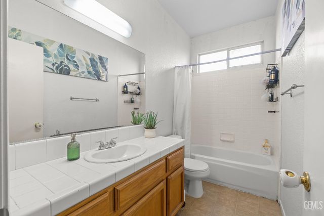 10808 Tivoli Court, Bakersfield, CA 93311