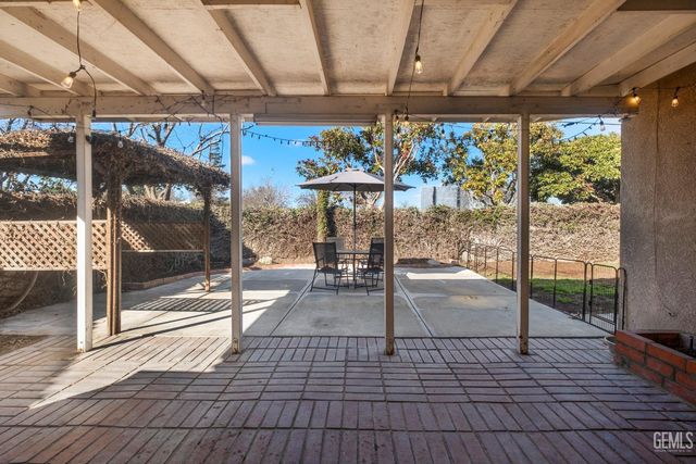 10808 Tivoli Court, Bakersfield, CA 93311