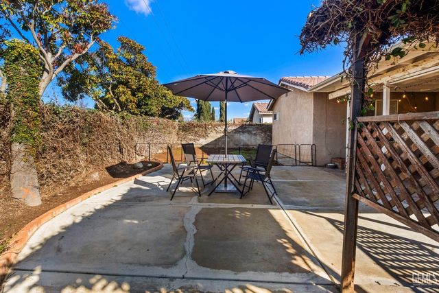 10808 Tivoli Court, Bakersfield, CA 93311