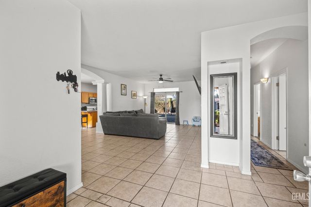 10808 Tivoli Court, Bakersfield, CA 93311