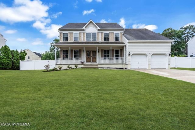 12 Brittany Drive, Bayville, NJ 08721
