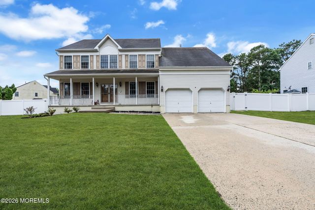 12 Brittany Drive, Bayville, NJ 08721