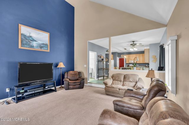 12 Brittany Drive, Bayville, NJ 08721