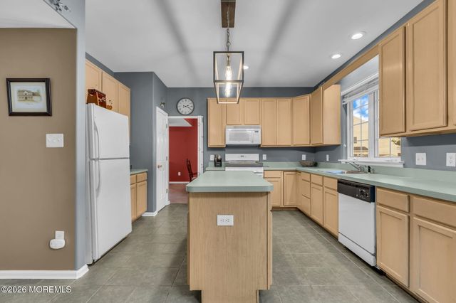 12 Brittany Drive, Bayville, NJ 08721
