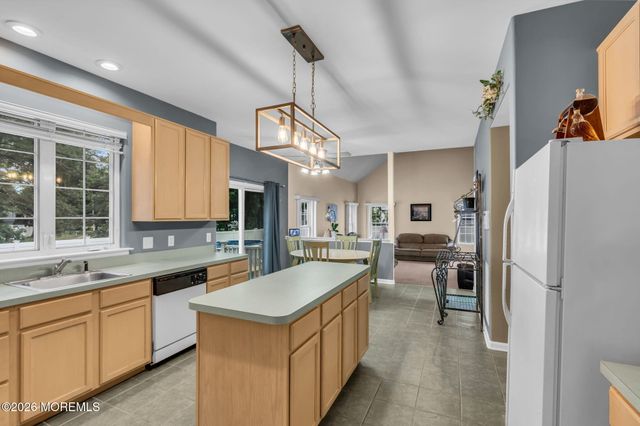 12 Brittany Drive, Bayville, NJ 08721