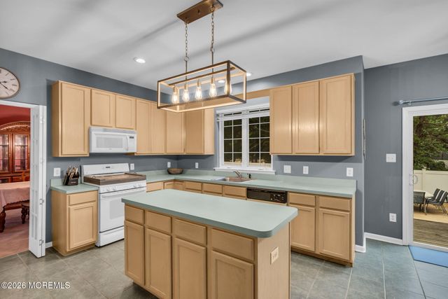 12 Brittany Drive, Bayville, NJ 08721