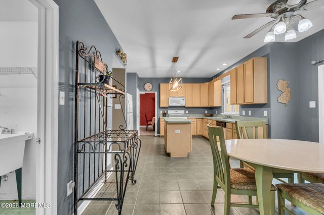 12 Brittany Drive, Bayville, NJ 08721