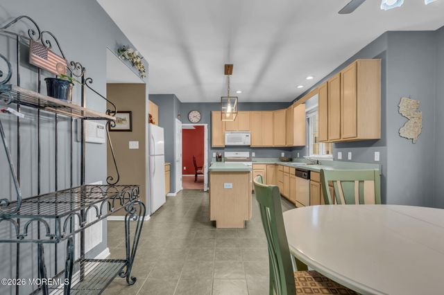12 Brittany Drive, Bayville, NJ 08721