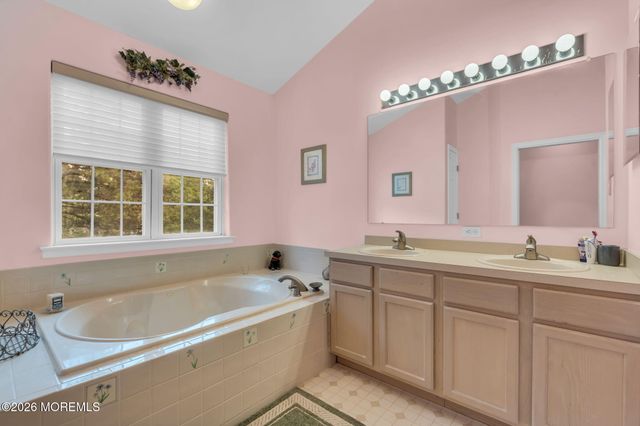 12 Brittany Drive, Bayville, NJ 08721