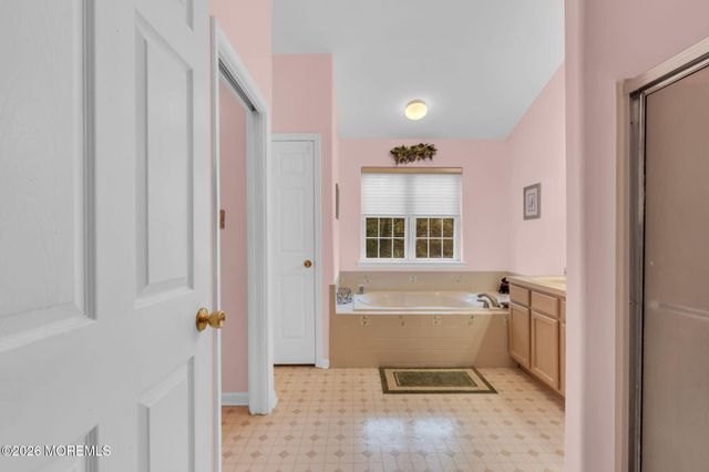 12 Brittany Drive, Bayville, NJ 08721
